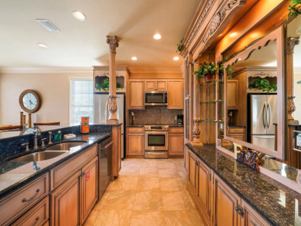 Luxurious Coastal Retreat in Miramar Beach - 7-Bedroom Home Near Beach
